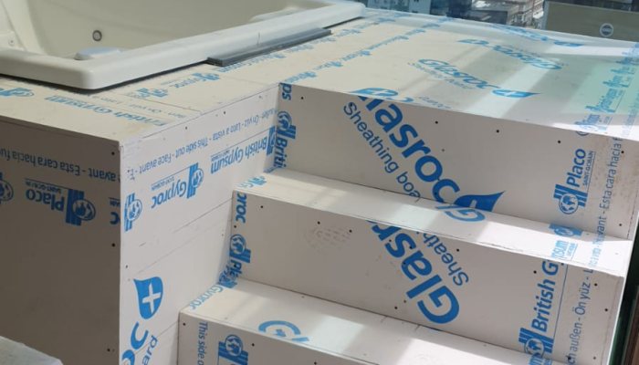 Revestimento de uma Jacuzzi em placas Glassrock